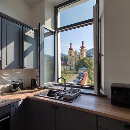 Apartment Klasterni 84 *