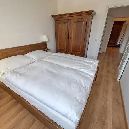 Klasterni 84 * הייניצה