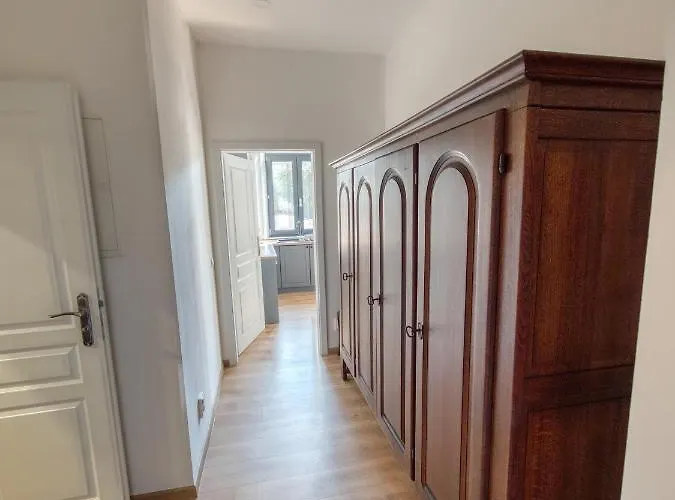 Apartman Klasterni 84 *